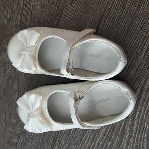 SMARTFIT Toddler Girls White Bow Dress Shoes - Skid Resistant Size 8